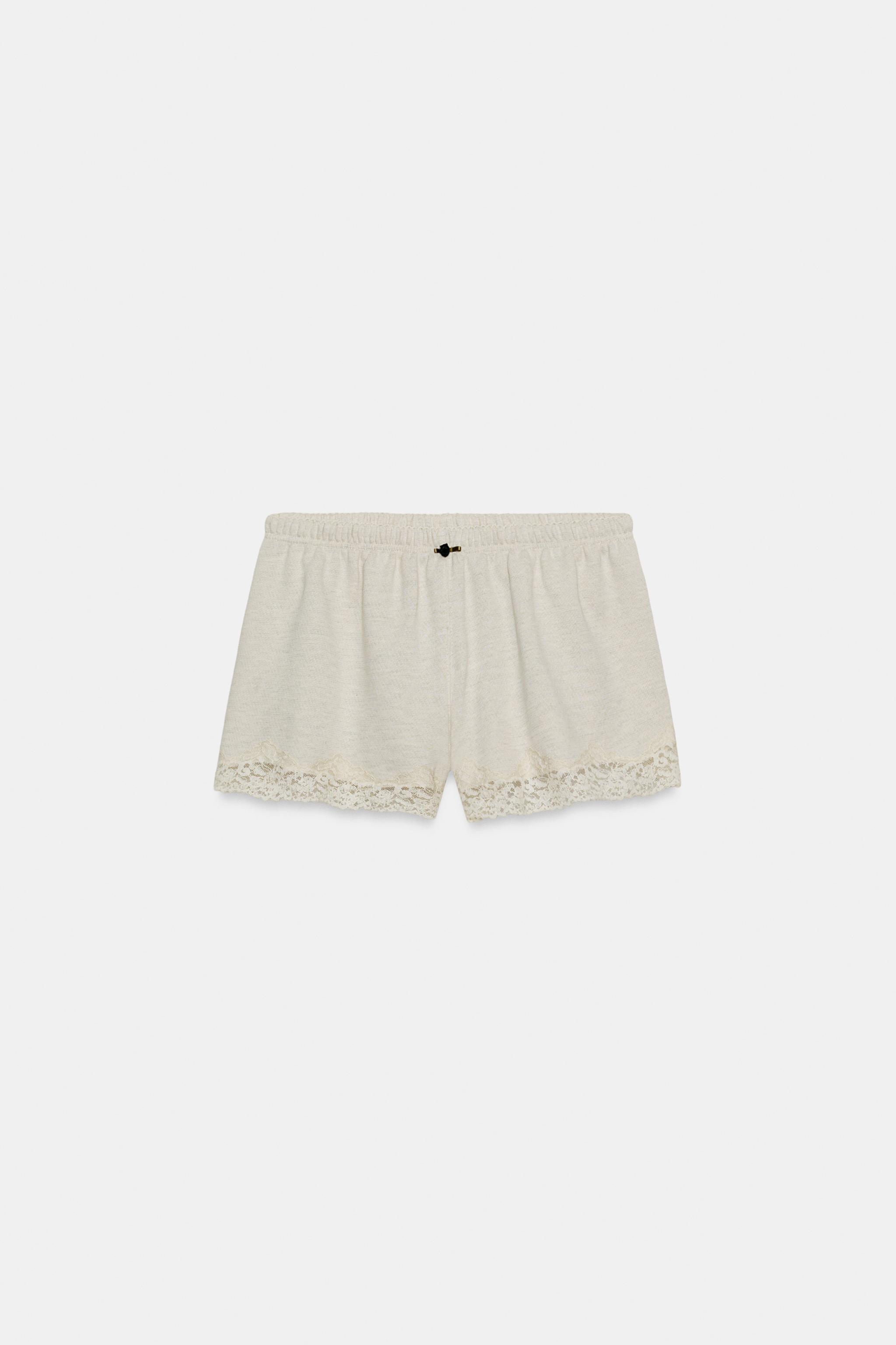 SHORT AVEC DENTELLE COMBINÉE